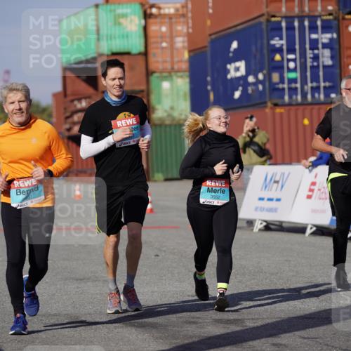 03.10.2025 - Köhlbrandbrückenlauf Michael Burmester http://msf.ph/oto/9029737 03.10.2025 10:34:46 Ziel 2771, 3551, 3552, 3553, 3673 meine-sportfotos.de
