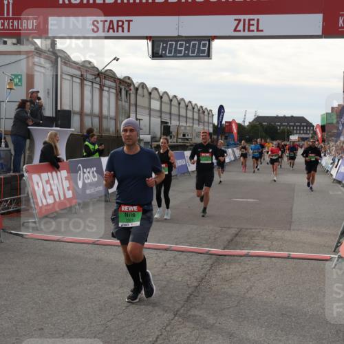 03.10.2025 - Köhlbrandbrückenlauf Julia Fischer http://msf.ph/oto/9029738 03.10.2025 16:09:09 Ziel 7057, 7379, 7501, 7585, 7823, 8348, 8725, 8763, 8797, 9139, 9216, 9739 meine-sportfotos.de