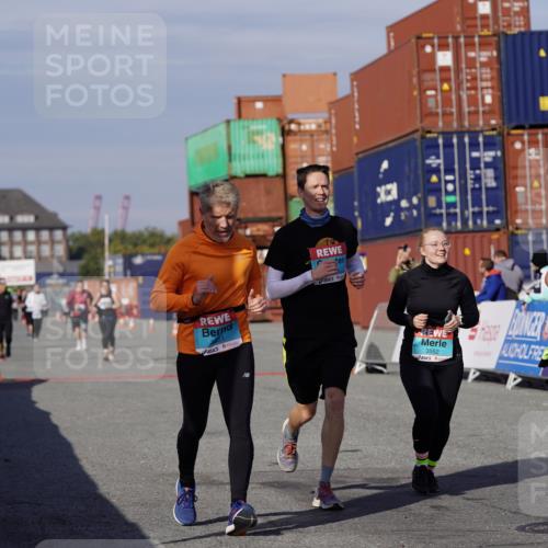 03.10.2025 - Köhlbrandbrückenlauf Michael Burmester http://msf.ph/oto/9029744 03.10.2025 10:34:47 Ziel 3551, 3552, 3553, 3673 meine-sportfotos.de