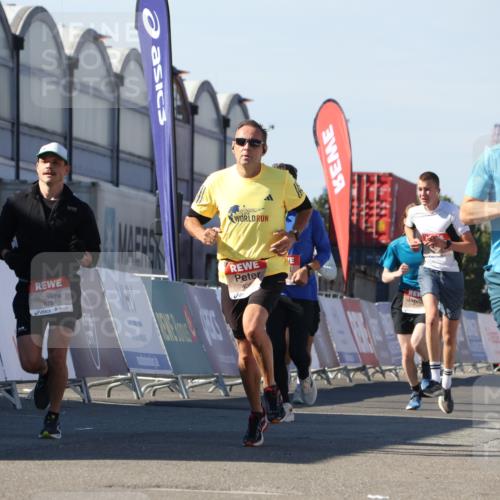 03.10.2025 - Köhlbrandbrückenlauf Luisa Fischer http://msf.ph/oto/9029745 03.10.2025 13:03:09 Ziel 4085, 4294, 5048, 6655, 6722, 6770, 6784 meine-sportfotos.de