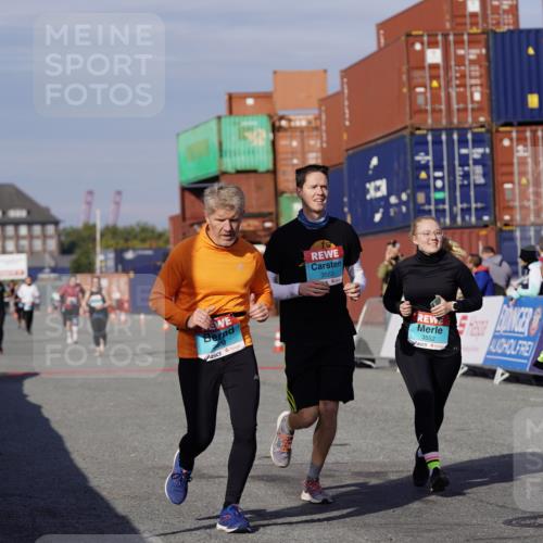 03.10.2025 - Köhlbrandbrückenlauf Michael Burmester http://msf.ph/oto/9029750 03.10.2025 10:34:47 Ziel 3551, 3552, 3553, 3673 meine-sportfotos.de