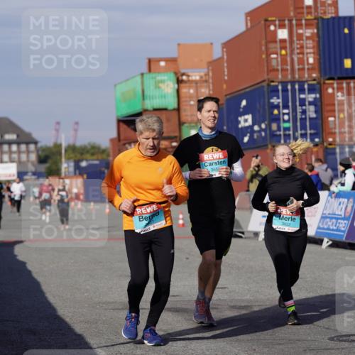 03.10.2025 - Köhlbrandbrückenlauf Michael Burmester http://msf.ph/oto/9029758 03.10.2025 10:34:47 Ziel 3551, 3552, 3553, 3673 meine-sportfotos.de