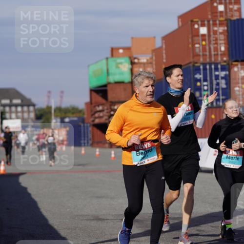 03.10.2025 - Köhlbrandbrückenlauf Michael Burmester http://msf.ph/oto/9029764 03.10.2025 10:34:47 Ziel 3551, 3552, 3553, 3673 meine-sportfotos.de