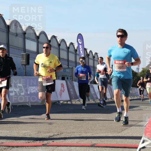03.10.2025 - Köhlbrandbrückenlauf Luisa Fischer http://msf.ph/oto/9029766 03.10.2025 13:03:11 Ziel 4085, 4208, 4294, 4856, 5048, 6279, 6612, 6655, 6722, 6770, 6784 meine-sportfotos.de
