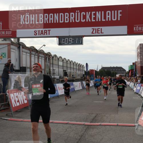 03.10.2025 - Köhlbrandbrückenlauf Julia Fischer http://msf.ph/oto/9029771 03.10.2025 16:09:11 Ziel 7379, 7501, 7823, 8217, 8348, 8725, 8763, 8797, 9091, 9139, 9216, 9739 meine-sportfotos.de