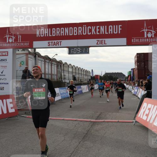 03.10.2025 - Köhlbrandbrückenlauf Julia Fischer http://msf.ph/oto/9029774 03.10.2025 16:09:11 Ziel 7379, 7501, 7823, 8217, 8348, 8725, 8763, 8797, 9091, 9139, 9216, 9739 meine-sportfotos.de