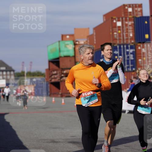 03.10.2025 - Köhlbrandbrückenlauf Michael Burmester http://msf.ph/oto/9029779 03.10.2025 10:34:48 Ziel 3551, 3552, 3553, 3673 meine-sportfotos.de