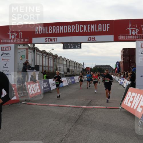 03.10.2025 - Köhlbrandbrückenlauf Julia Fischer http://msf.ph/oto/9029780 03.10.2025 16:09:12 Ziel 7379, 7501, 7822, 7823, 8217, 8348, 8725, 8763, 8797, 9019, 9091, 9139, 9216, 9739 meine-sportfotos.de