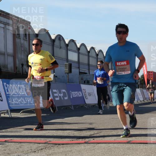 03.10.2025 - Köhlbrandbrückenlauf Luisa Fischer http://msf.ph/oto/9029781 03.10.2025 13:03:12 Ziel 4085, 4208, 4856, 5048, 6279, 6612, 6655, 6722, 6784 meine-sportfotos.de