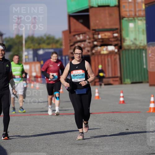 03.10.2025 - Köhlbrandbrückenlauf Michael Burmester http://msf.ph/oto/9029783 03.10.2025 10:34:57 Ziel 1728, 1750, 2667 meine-sportfotos.de