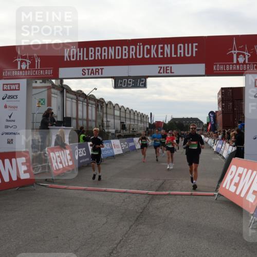 03.10.2025 - Köhlbrandbrückenlauf Julia Fischer http://msf.ph/oto/9029784 03.10.2025 16:09:12 Ziel 7379, 7501, 7822, 7823, 8217, 8348, 8725, 8763, 8797, 9019, 9091, 9139, 9216, 9739 meine-sportfotos.de