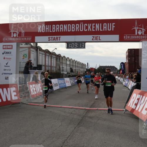 03.10.2025 - Köhlbrandbrückenlauf Julia Fischer http://msf.ph/oto/9029790 03.10.2025 16:09:13 Ziel 7379, 7501, 7822, 7823, 8217, 8348, 8725, 8763, 8797, 9019, 9091, 9139, 9216, 9739 meine-sportfotos.de