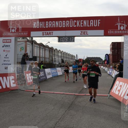 03.10.2025 - Köhlbrandbrückenlauf Julia Fischer http://msf.ph/oto/9029793 03.10.2025 16:09:13 Ziel 7379, 7501, 7822, 7823, 8217, 8348, 8725, 8763, 8797, 9019, 9091, 9139, 9216, 9739 meine-sportfotos.de