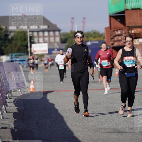03.10.2025 - Köhlbrandbrückenlauf Michael Burmester http://msf.ph/oto/9029796 03.10.2025 10:34:58 Ziel 1728, 1750, 2667 meine-sportfotos.de