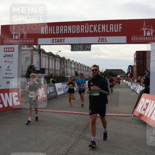 03.10.2025 - Köhlbrandbrückenlauf Julia Fischer http://msf.ph/oto/9029807 03.10.2025 16:09:14 Ziel 7379, 7501, 7558, 7822, 7823, 8217, 8348, 8725, 8763, 8797, 9019, 9091, 9139, 9216, 9739 meine-sportfotos.de
