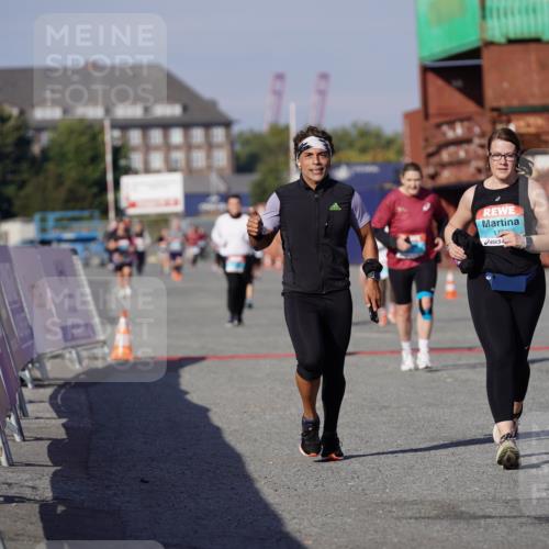 03.10.2025 - Köhlbrandbrückenlauf Michael Burmester http://msf.ph/oto/9029810 03.10.2025 10:34:58 Ziel 1728, 1750, 2667 meine-sportfotos.de