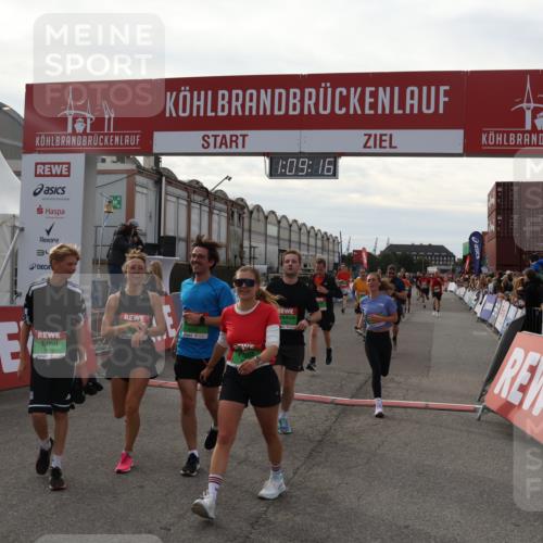 03.10.2025 - Köhlbrandbrückenlauf Julia Fischer http://msf.ph/oto/9029835 03.10.2025 16:09:16 Ziel 7379, 7447, 7501, 7558, 7702, 7822, 7823, 8217, 8348, 8763, 8797, 9019, 9091, 9139, 9151, 9216, 9739, 9752, 9753 meine-sportfotos.de