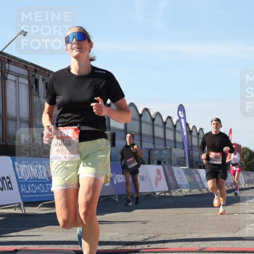 03.10.2025 - Köhlbrandbrückenlauf Luisa Fischer http://msf.ph/oto/9029842 03.10.2025 13:03:17 Ziel 4085, 4208, 4268, 4283, 4856, 5048, 5063, 6279, 6612, 6722, 6784 meine-sportfotos.de