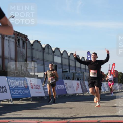 03.10.2025 - Köhlbrandbrückenlauf Luisa Fischer http://msf.ph/oto/9029851 03.10.2025 13:03:18 Ziel 4085, 4208, 4268, 4283, 4856, 5048, 5063, 6279, 6612, 6722, 6784 meine-sportfotos.de