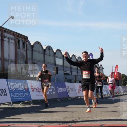 03.10.2025 - Köhlbrandbrückenlauf Luisa Fischer http://msf.ph/oto/9029854 03.10.2025 13:03:18 Ziel 4085, 4208, 4268, 4283, 4856, 5048, 5063, 6279, 6612, 6722, 6784 meine-sportfotos.de