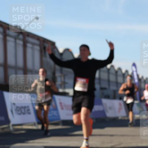 03.10.2025 - Köhlbrandbrückenlauf Luisa Fischer http://msf.ph/oto/9029863 03.10.2025 13:03:19 Ziel 4085, 4208, 4225, 4268, 4283, 4856, 5048, 5063, 6279, 6612, 6722, 6784 meine-sportfotos.de