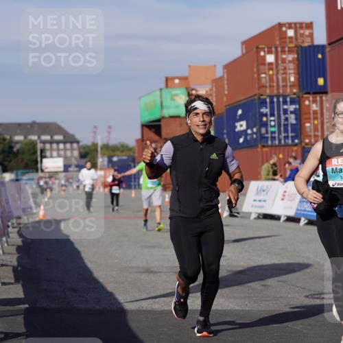 03.10.2025 - Köhlbrandbrückenlauf Michael Burmester http://msf.ph/oto/9029866 03.10.2025 10:35:02 Ziel 1728, 1750, 2667, 3588 meine-sportfotos.de
