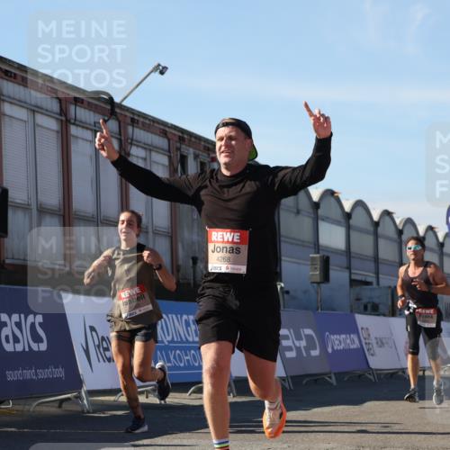 03.10.2025 - Köhlbrandbrückenlauf Luisa Fischer http://msf.ph/oto/9029868 03.10.2025 13:03:19 Ziel 4085, 4208, 4225, 4268, 4283, 4856, 5048, 5063, 6279, 6612, 6722, 6784 meine-sportfotos.de