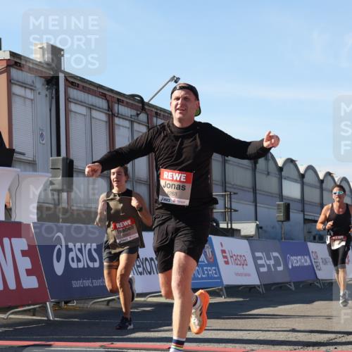 03.10.2025 - Köhlbrandbrückenlauf Luisa Fischer http://msf.ph/oto/9029872 03.10.2025 13:03:20 Ziel 4085, 4208, 4225, 4268, 4283, 4856, 5048, 5063, 6279, 6612, 6632, 6722, 6784 meine-sportfotos.de