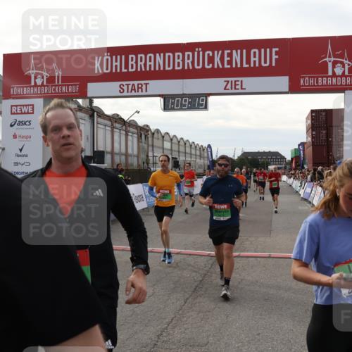 03.10.2025 - Köhlbrandbrückenlauf Julia Fischer http://msf.ph/oto/9029874 03.10.2025 16:09:19 Ziel 7379, 7395, 7447, 7558, 7702, 7822, 7823, 8217, 8348, 8541, 8763, 8797, 8823, 9019, 9091, 9139, 9151, 9216, 9334, 9470, 9739, 9752, 9753 meine-sportfotos.de