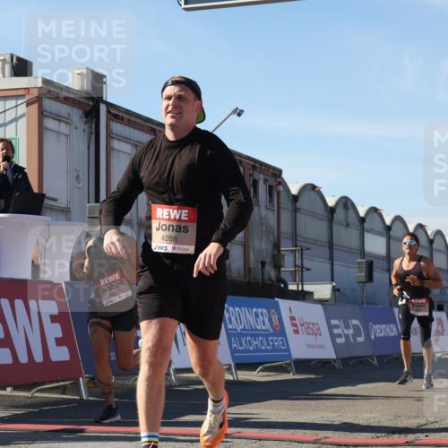 03.10.2025 - Köhlbrandbrückenlauf Luisa Fischer http://msf.ph/oto/9029878 03.10.2025 13:03:20 Ziel 4085, 4208, 4225, 4268, 4283, 4856, 5048, 5063, 6279, 6612, 6632, 6722, 6784 meine-sportfotos.de