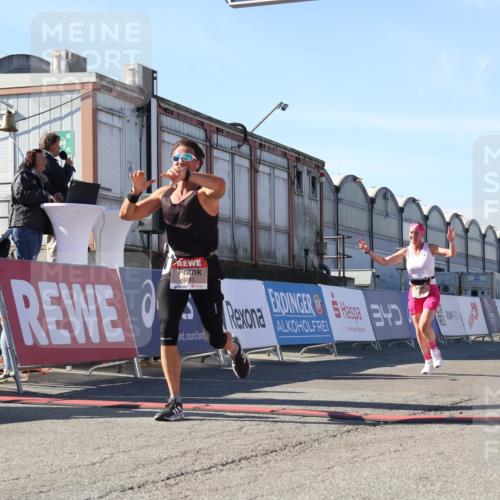 03.10.2025 - Köhlbrandbrückenlauf Luisa Fischer http://msf.ph/oto/9029899 03.10.2025 13:03:22 Ziel 4085, 4208, 4225, 4268, 4283, 4454, 4856, 5048, 5063, 6279, 6612, 6632, 6722, 6784 meine-sportfotos.de