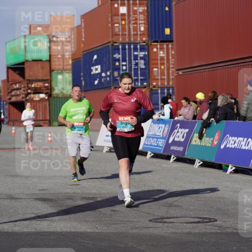 03.10.2025 - Köhlbrandbrückenlauf Michael Burmester http://msf.ph/oto/9029906 03.10.2025 10:35:04 Ziel 1728, 1750, 2667, 3588 meine-sportfotos.de