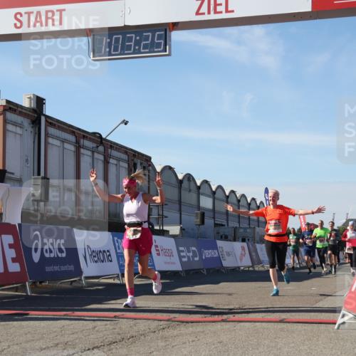 03.10.2025 - Köhlbrandbrückenlauf Luisa Fischer http://msf.ph/oto/9029918 03.10.2025 13:03:24 Ziel 4208, 4225, 4252, 4268, 4283, 4300, 4454, 4856, 5048, 5063, 6194, 6207, 6279, 6612, 6632 meine-sportfotos.de