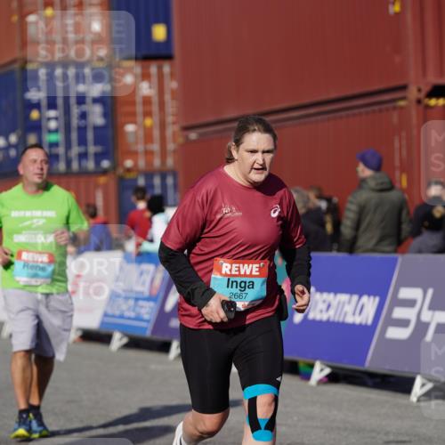 03.10.2025 - Köhlbrandbrückenlauf Michael Burmester http://msf.ph/oto/9029926 03.10.2025 10:35:06 Ziel 1750, 2667, 2999, 3000, 3001, 3588 meine-sportfotos.de
