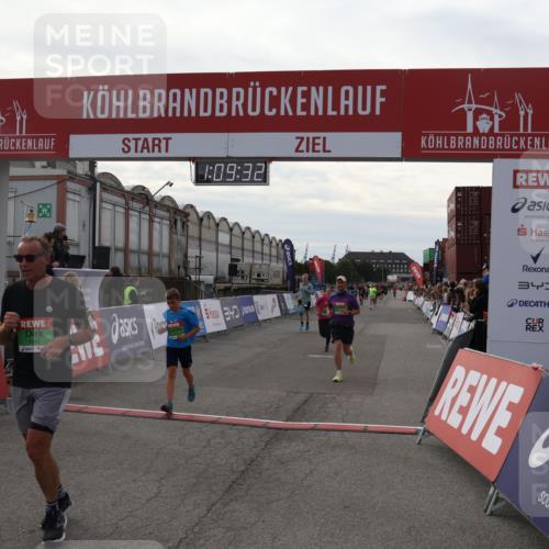 03.10.2025 - Köhlbrandbrückenlauf Julia Fischer http://msf.ph/oto/9029948 03.10.2025 16:09:32 Ziel 7345, 7395, 7609, 8541, 8788, 8823, 8984, 9151, 9334, 9410, 9419, 9470, 9753 meine-sportfotos.de