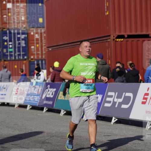 03.10.2025 - Köhlbrandbrückenlauf Michael Burmester http://msf.ph/oto/9029949 03.10.2025 10:35:08 Ziel 2667, 2999, 3000, 3001, 3588 meine-sportfotos.de