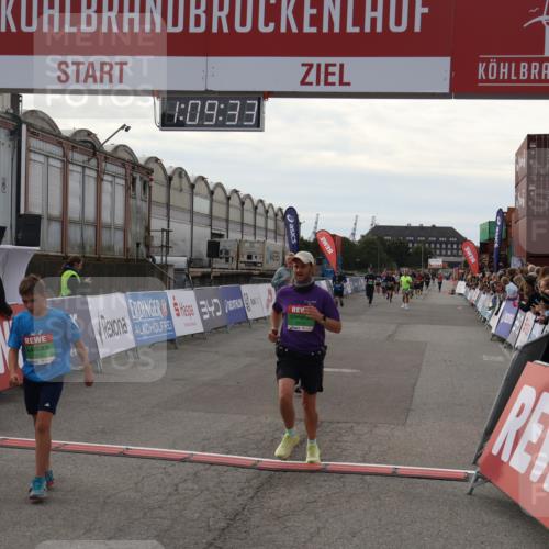 03.10.2025 - Köhlbrandbrückenlauf Julia Fischer http://msf.ph/oto/9029954 03.10.2025 16:09:34 Ziel 7345, 7395, 7609, 8541, 8788, 8823, 8984, 9410, 9419, 9470 meine-sportfotos.de