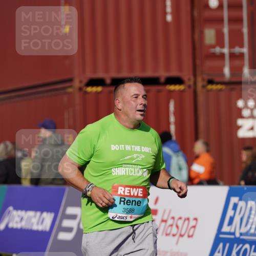 03.10.2025 - Köhlbrandbrückenlauf Michael Burmester http://msf.ph/oto/9029955 03.10.2025 10:35:08 Ziel 2667, 2999, 3000, 3001, 3588 meine-sportfotos.de