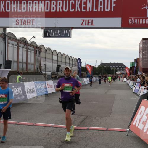 03.10.2025 - Köhlbrandbrückenlauf Julia Fischer http://msf.ph/oto/9029961 03.10.2025 16:09:34 Ziel 7345, 7395, 7609, 8541, 8788, 8823, 8984, 9410, 9419, 9470 meine-sportfotos.de