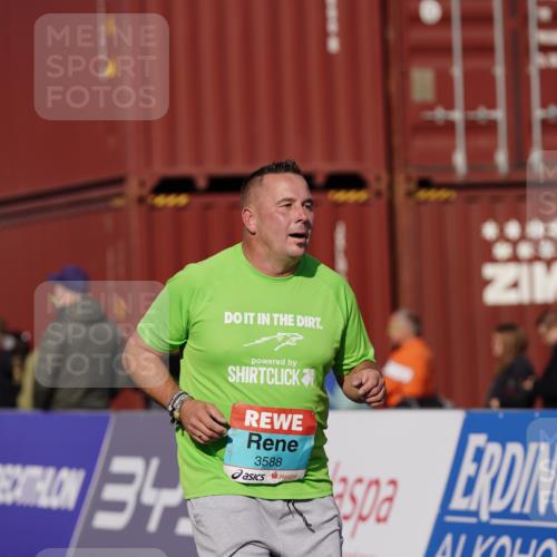 03.10.2025 - Köhlbrandbrückenlauf Michael Burmester http://msf.ph/oto/9029963 03.10.2025 10:35:09 Ziel 2667, 2999, 3000, 3001, 3588 meine-sportfotos.de