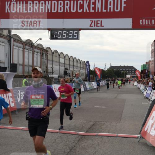 03.10.2025 - Köhlbrandbrückenlauf Julia Fischer http://msf.ph/oto/9029965 03.10.2025 16:09:35 Ziel 7345, 7609, 8788, 8823, 8984, 9410, 9419, 9470 meine-sportfotos.de