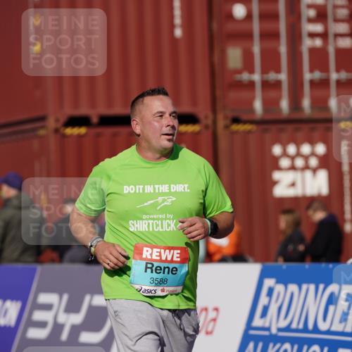 03.10.2025 - Köhlbrandbrückenlauf Michael Burmester http://msf.ph/oto/9029968 03.10.2025 10:35:09 Ziel 2667, 2999, 3000, 3001, 3588 meine-sportfotos.de
