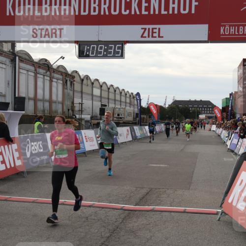 03.10.2025 - Köhlbrandbrückenlauf Julia Fischer http://msf.ph/oto/9029974 03.10.2025 16:09:35 Ziel 7345, 7609, 8788, 8823, 8984, 9410, 9419, 9470 meine-sportfotos.de