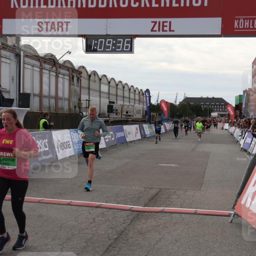 03.10.2025 - Köhlbrandbrückenlauf Julia Fischer http://msf.ph/oto/9029977 03.10.2025 16:09:36 Ziel 7345, 7609, 8788, 8984, 9150, 9410, 9419 meine-sportfotos.de