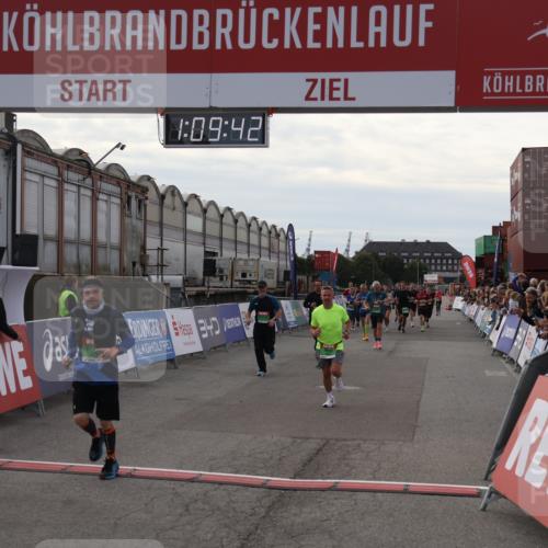 03.10.2025 - Köhlbrandbrückenlauf Julia Fischer http://msf.ph/oto/9029993 03.10.2025 16:09:42 Ziel 7609, 8826, 8834, 8984, 9024, 9150, 9301, 9410, 9419, 9567 meine-sportfotos.de