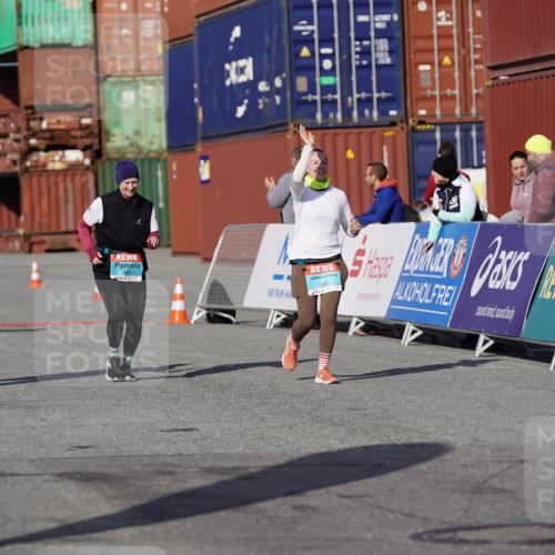 03.10.2025 - Köhlbrandbrückenlauf Michael Burmester http://msf.ph/oto/9029997 03.10.2025 10:35:11 Ziel 2397, 2999, 3000, 3001, 3588 meine-sportfotos.de