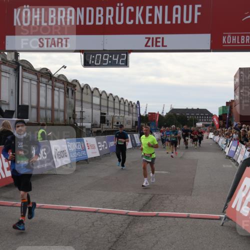 03.10.2025 - Köhlbrandbrückenlauf Julia Fischer http://msf.ph/oto/9029998 03.10.2025 16:09:43 Ziel 8814, 8826, 8834, 8984, 9024, 9150, 9301, 9410, 9419, 9567, 9748 meine-sportfotos.de