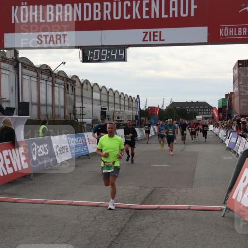 03.10.2025 - Köhlbrandbrückenlauf Julia Fischer http://msf.ph/oto/9030005 03.10.2025 16:09:44 Ziel 7498, 8814, 8826, 8834, 8984, 9024, 9150, 9301, 9419, 9567, 9748 meine-sportfotos.de