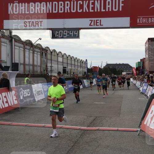 03.10.2025 - Köhlbrandbrückenlauf Julia Fischer http://msf.ph/oto/9030009 03.10.2025 16:09:44 Ziel 7498, 8814, 8826, 8834, 8984, 9024, 9150, 9301, 9419, 9567, 9748 meine-sportfotos.de