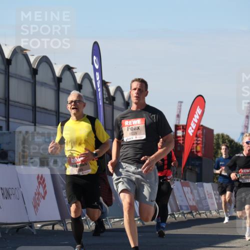 03.10.2025 - Köhlbrandbrückenlauf Luisa Fischer http://msf.ph/oto/9030012 03.10.2025 13:03:36 Ziel 4063, 4214, 4252, 4300, 4422, 4454, 4507, 5707, 5799, 6025, 6194, 6207, 6632 meine-sportfotos.de